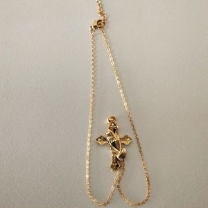14 K GOLD CROSS WITH PRAYING HANDS